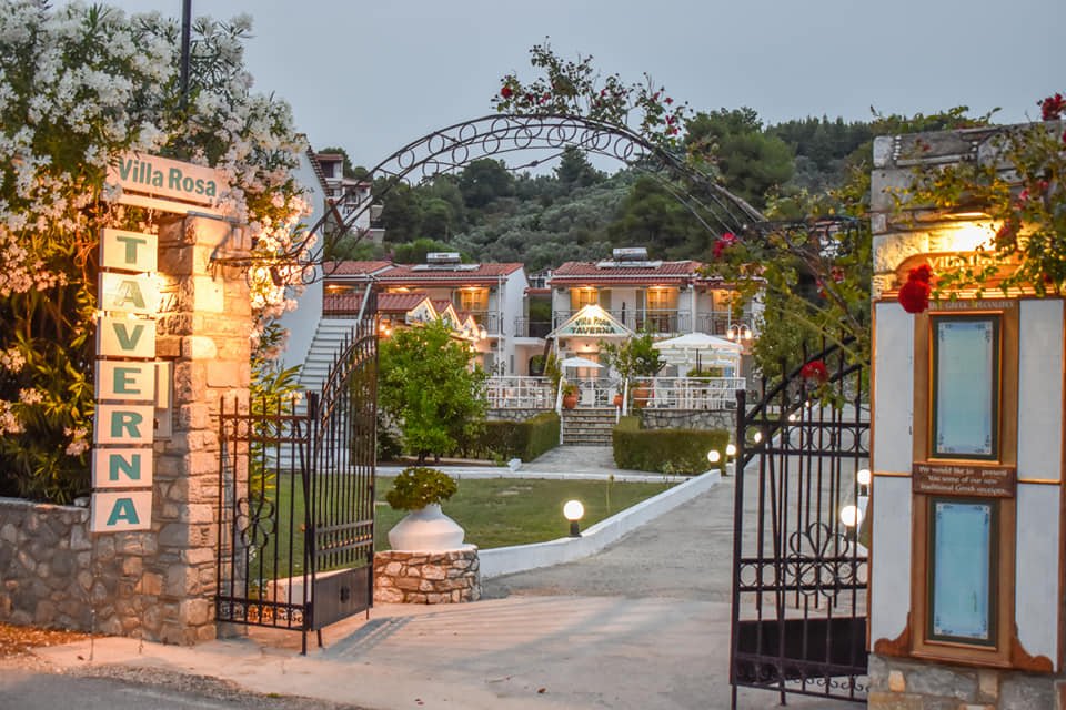 Experience the best Greek night in Skiathos at Villa Rosa! From our Troulos pool bar with sunbeds to an authentic Greek taverna featuring live music, authentic Greek food, and traditional dancing. Book your table for a legendary evening in Troulos.