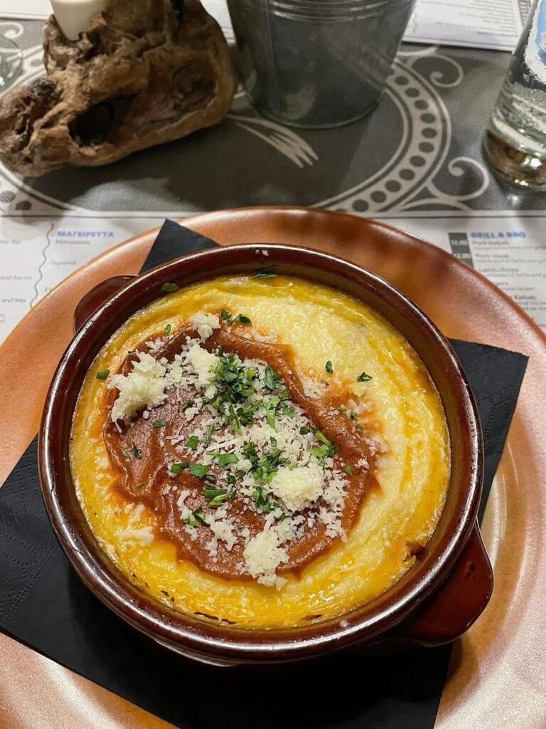 Experience the best Greek night in Skiathos at Villa Rosa! From our Troulos pool bar with sunbeds to an authentic Greek taverna featuring live music, authentic Greek food, and traditional dancing. Book your table for a legendary evening in Troulos.